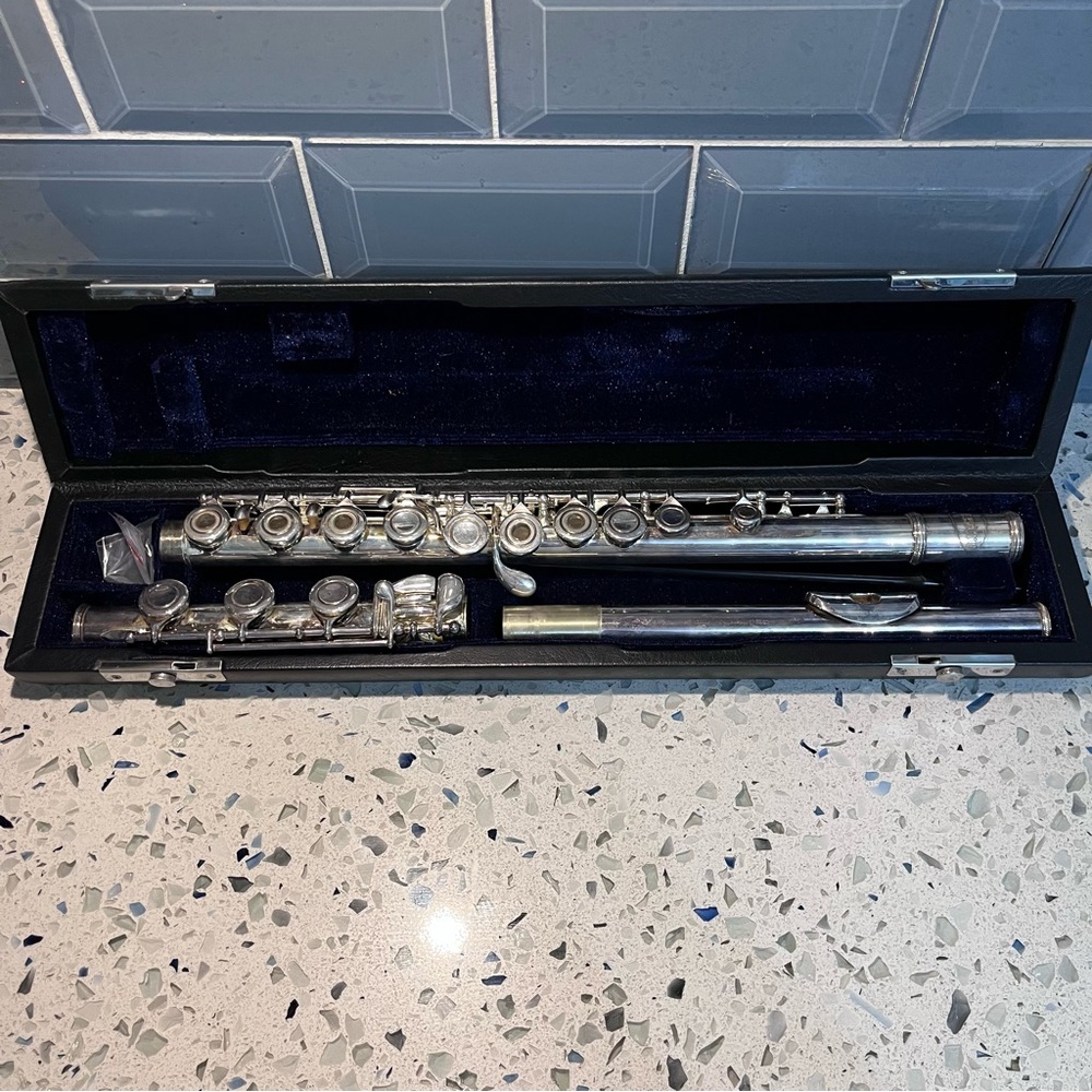 Maestro Open Hole Silver Student Flute in Hard Case with Plugs